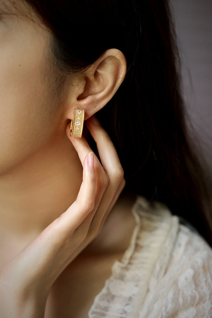 Vintage Court Wide Sparkling Gift Brushed Earrings